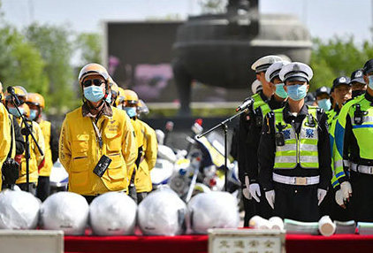 police enforcing law wear helmet on the scooter