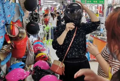people buying helmets for scooter in china